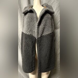 Koolaburra Two-Tone Gray and Black Sherpa Vest